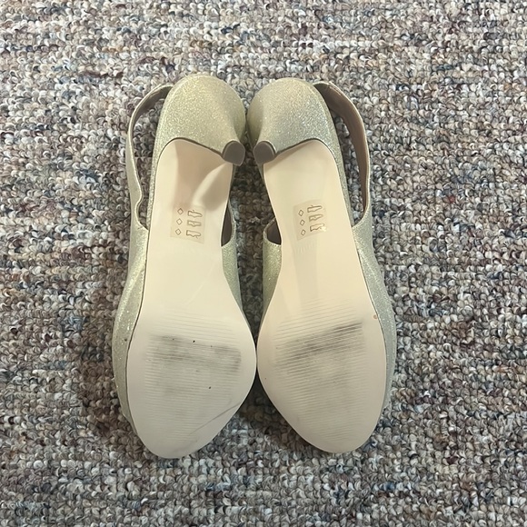 Gold sparkling peep toe heels - Picture 3 of 4